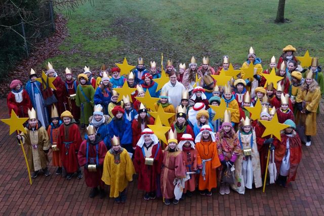 Mehr als 60 Mädchen und Jungen waren in Hörstel als Sternsinger unterwegs.